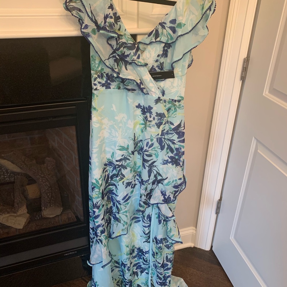Stunning Lulus Maxi Dress!